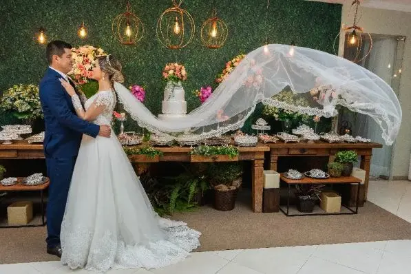 Noiva e Noivo em casamento no Cerimonial Allegro