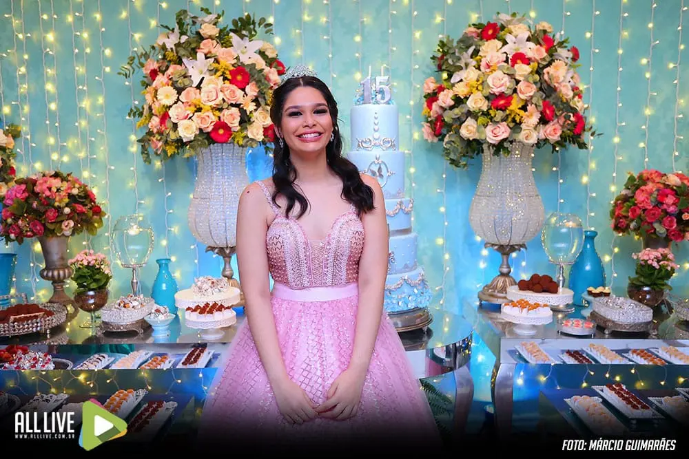 Foto Debutante Decoração Principal no Cerimonial Allegro